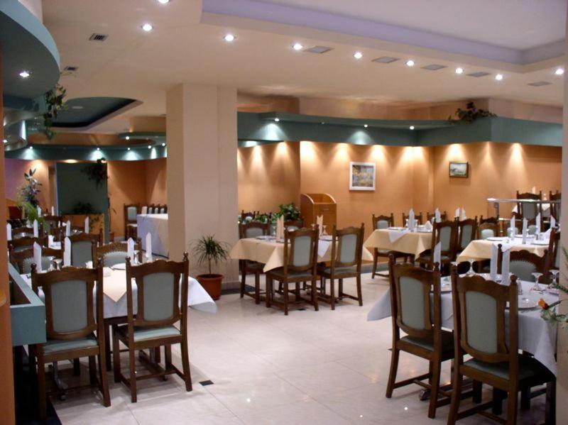 Hotel Rex Tulcea Exterior photo